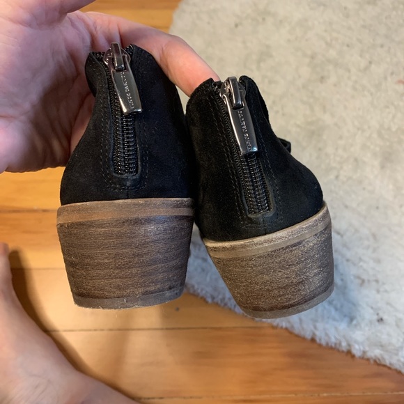 Vince Camuto perforated leather booties 8.5 - Picture 3 of 4